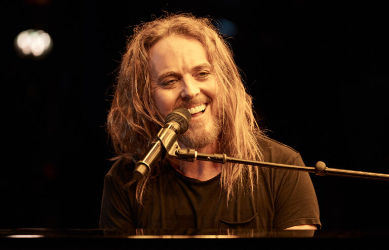 Tim Minchin is bringing his 'An Unfunny Evening' with His Piano tour to ...